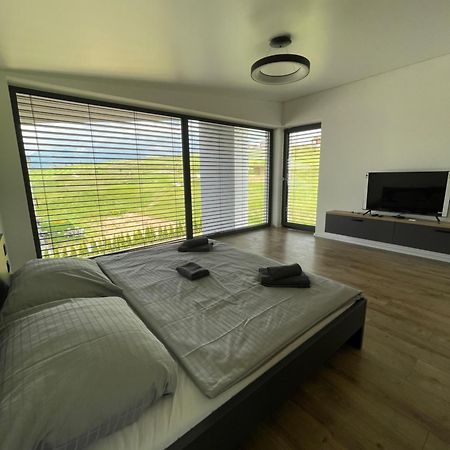 Maly Slavkov Luxury Apartments מראה חיצוני תמונה