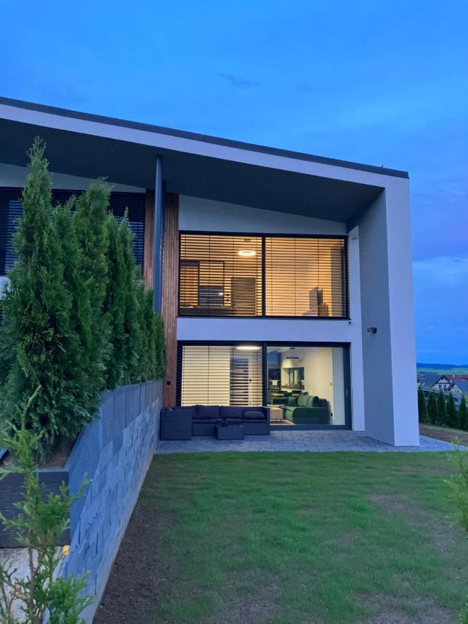 Maly Slavkov Luxury Apartments מראה חיצוני תמונה