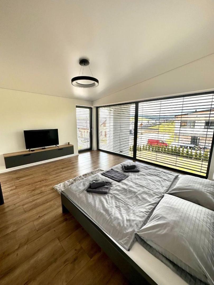 Maly Slavkov Luxury Apartments מראה חיצוני תמונה