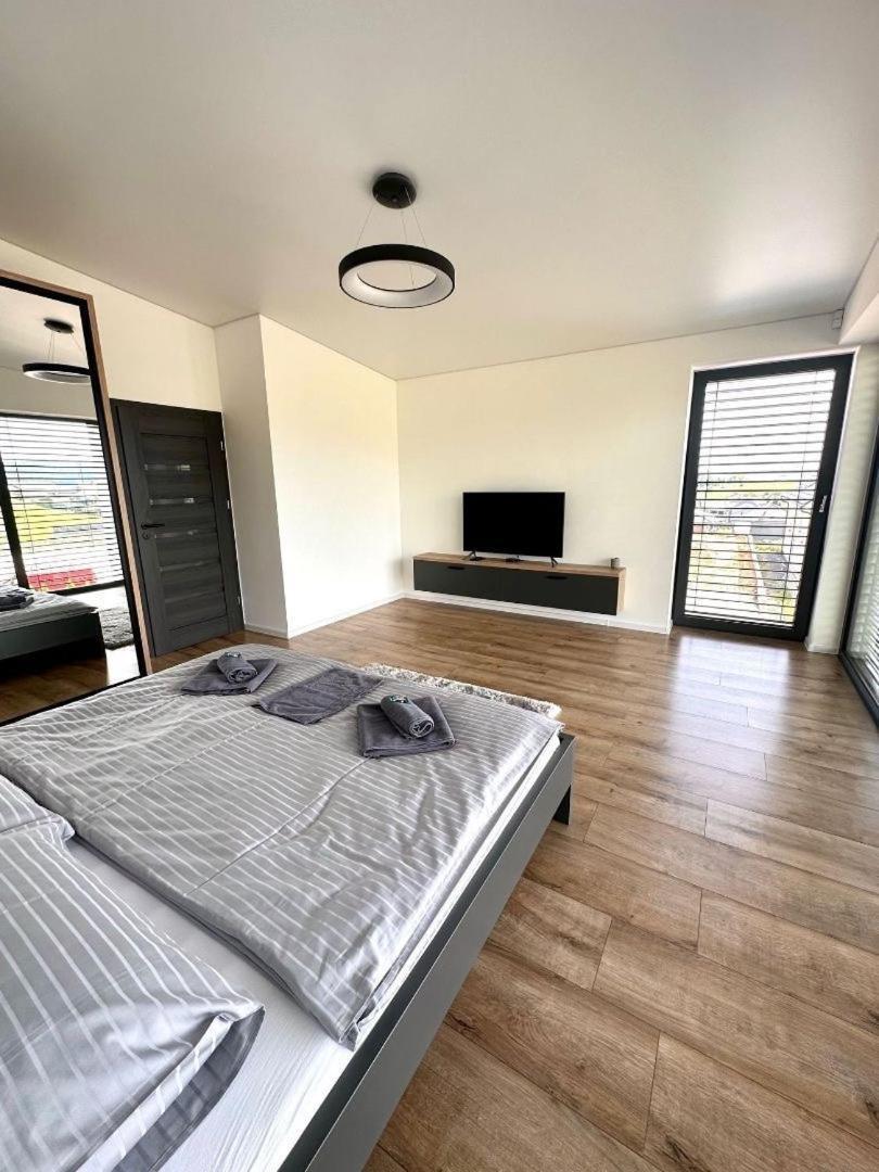 Maly Slavkov Luxury Apartments מראה חיצוני תמונה