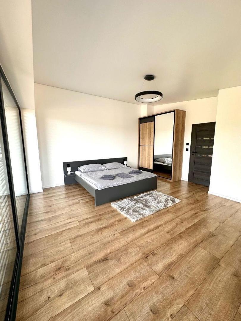 Maly Slavkov Luxury Apartments מראה חיצוני תמונה