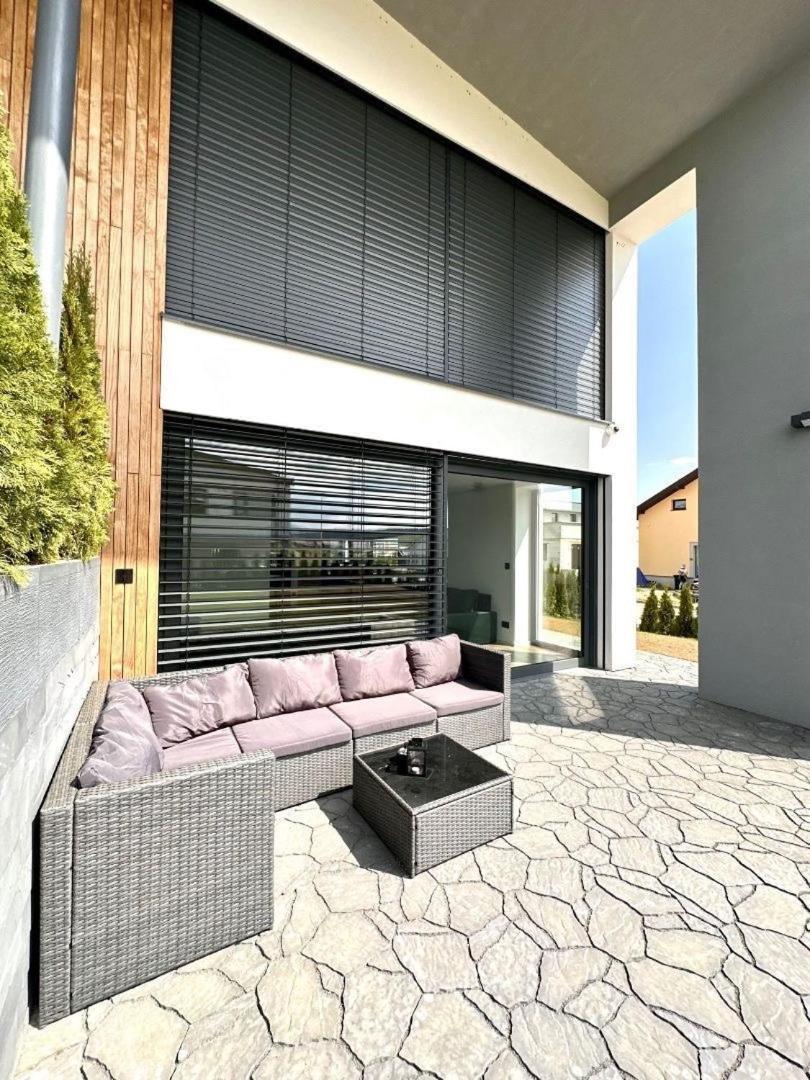 Maly Slavkov Luxury Apartments מראה חיצוני תמונה